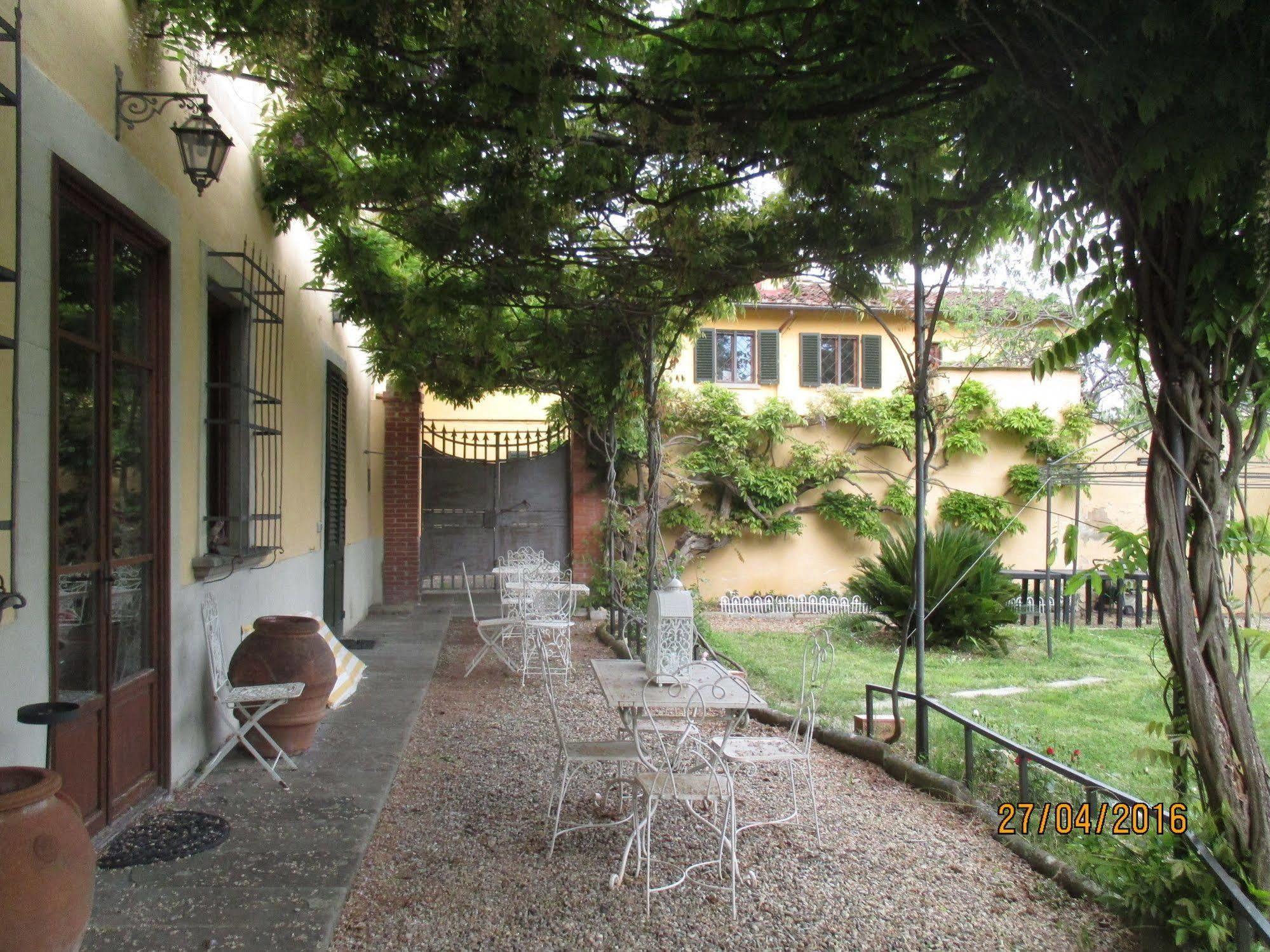 Ape Rosa Relais Florenz